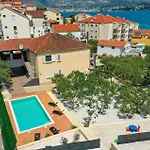 Apartment Lovely In Okrug Gornji *