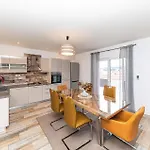 Lovely In Okrug Gornji Apartment Trogir