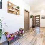 Lovely In Okrug Gornji Apartment