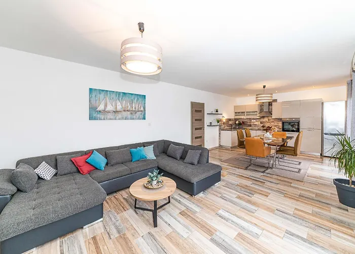 3 Bedroom Stunning In Okrug Gornji Apartment *