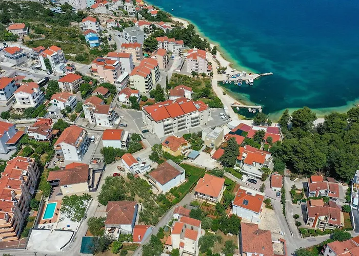 Apartment 3 Bedroom Stunning In Okrug Gornji *