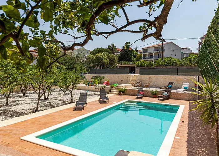 3 Bedroom Stunning In Okrug Gornji Apartment Trogir