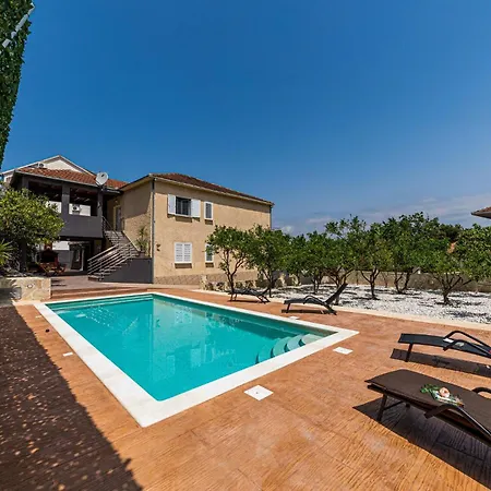 3 Bedroom Stunning In Okrug Gornji