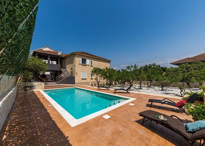 3 Bedroom Stunning In Okrug Gornji