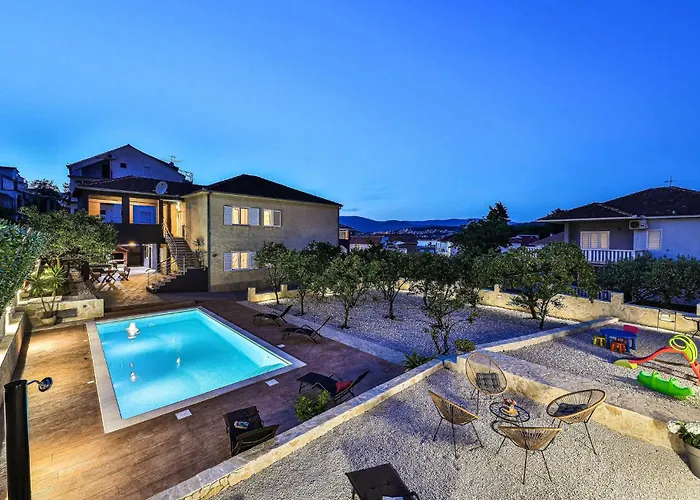 3 Bedroom Stunning In Okrug Gornji