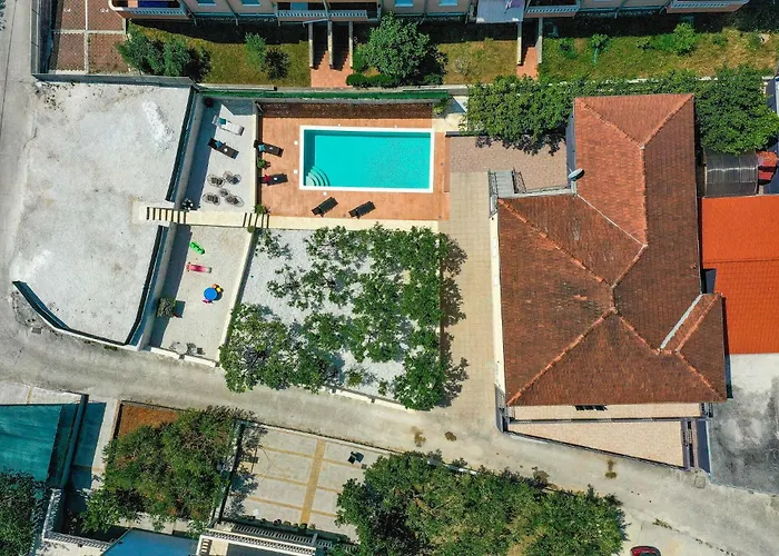 3 Bedroom Stunning In Okrug Gornji