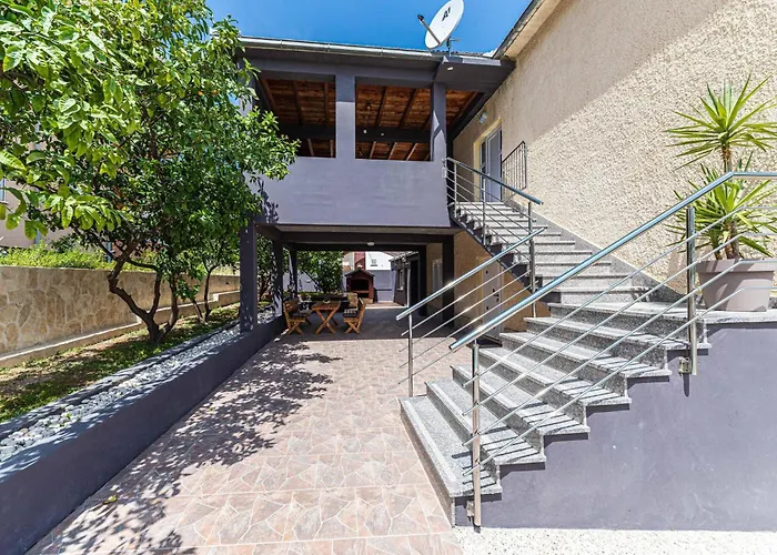 3 Bedroom Stunning In Okrug Gornji