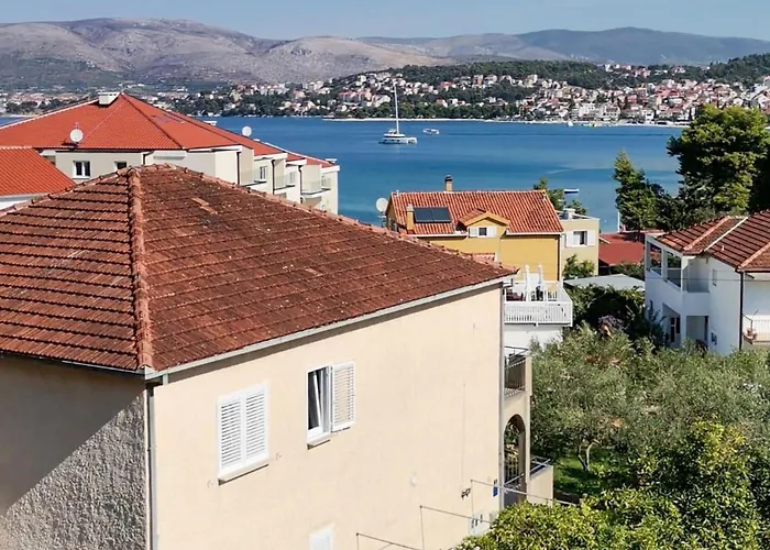 3 Bedroom Stunning In Okrug Gornji Appartement Trogir