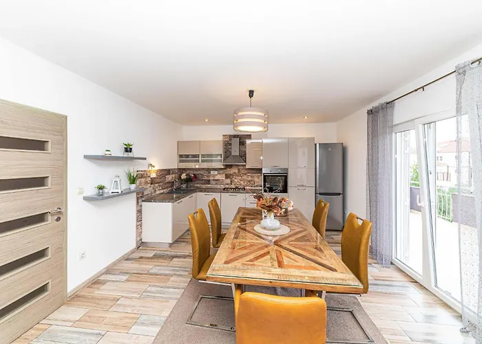 Apartmán 3 Bedroom Stunning In Okrug Gornji