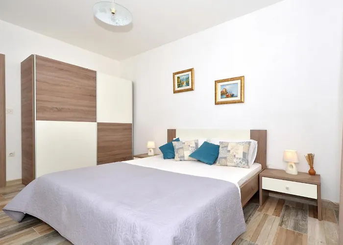 3 Bedroom Stunning In Okrug Gornji