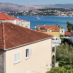 3 Bedroom Stunning In Okrug Gornji アパート トロギール