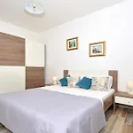 3 Bedroom Stunning In Okrug Gornji
