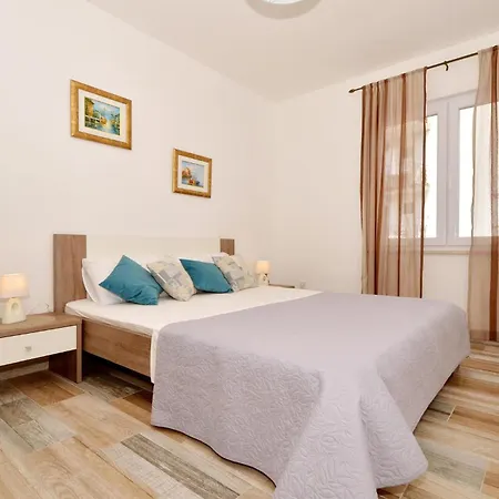 アパート 3 Bedroom Stunning In Okrug Gornji *