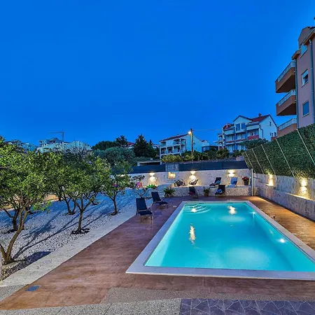 3 Bedroom Stunning In Okrug Gornji アパート *